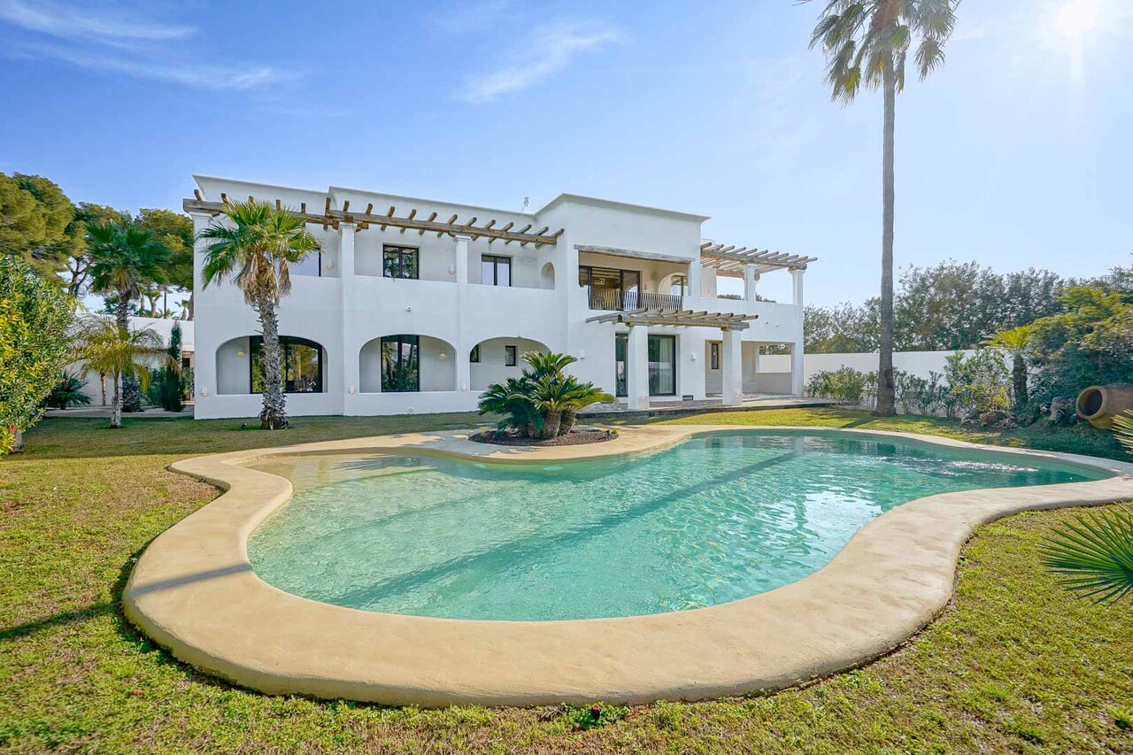 Villa in Benissanet - view 1