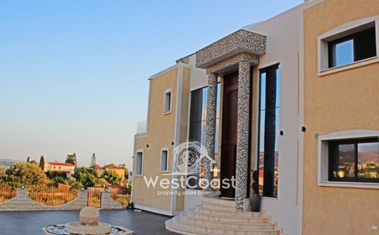 House in Pegeia - view 1