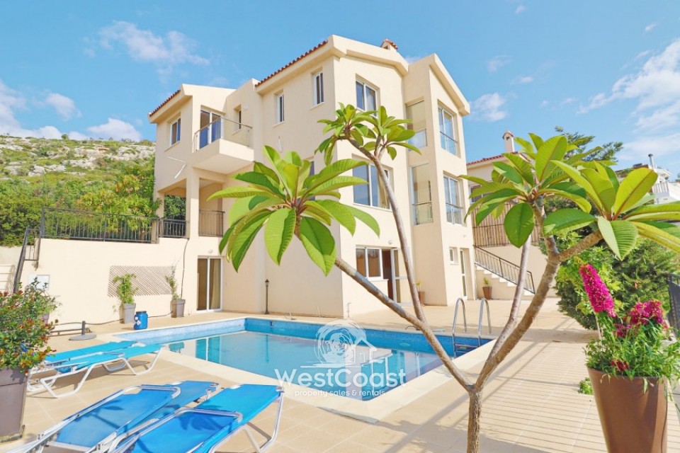 House in Pegeia - view 1