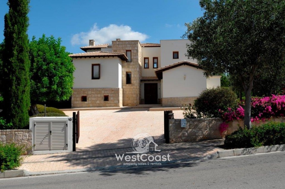 House in Kouklia - view 1