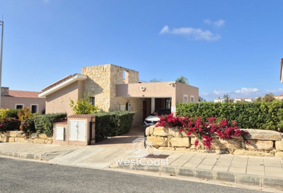 House in Tala - view 1