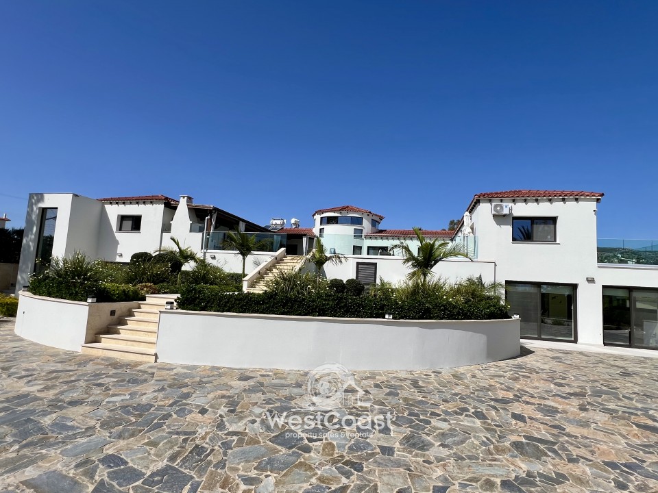 House in Pegeia - view 1