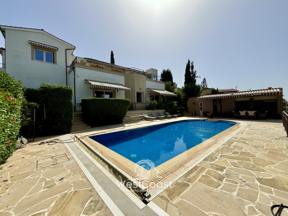 House in Tala - view 1