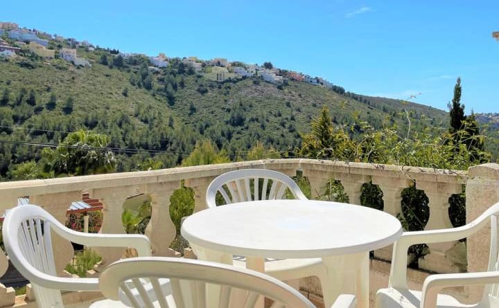 Alicante home, terrace with mountain views. 