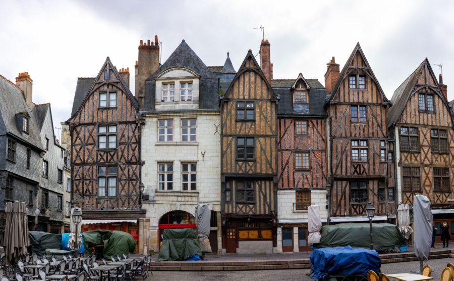Panoramic view of Plumereau Square in Tours