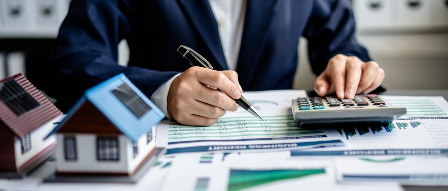 Female mortgage broker