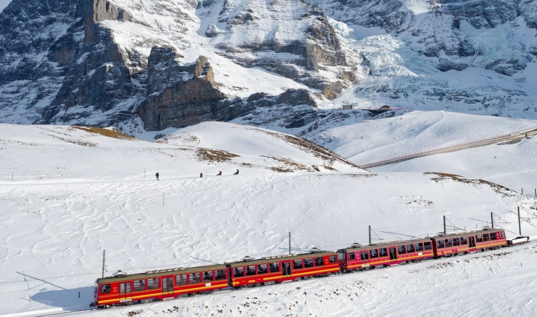 New overnight ski train improves access to the French Alps