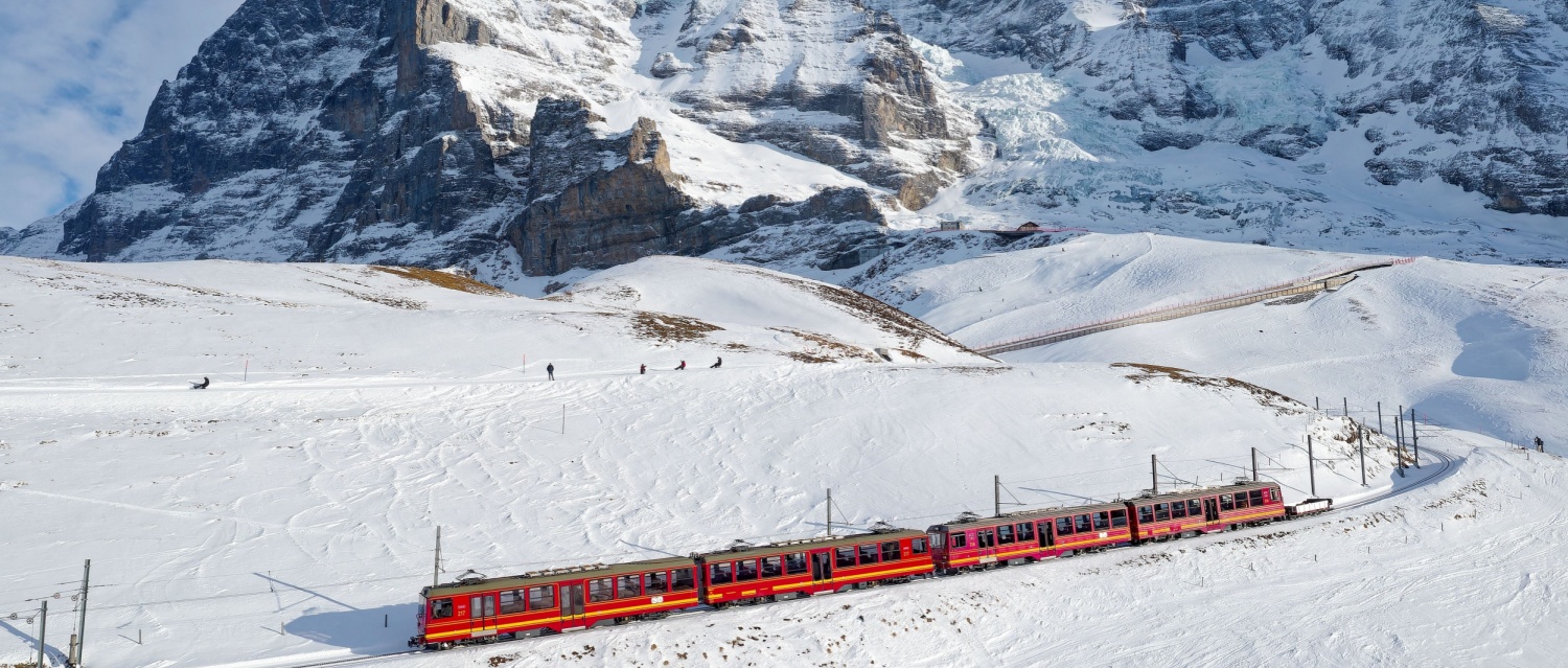 train alps ski header