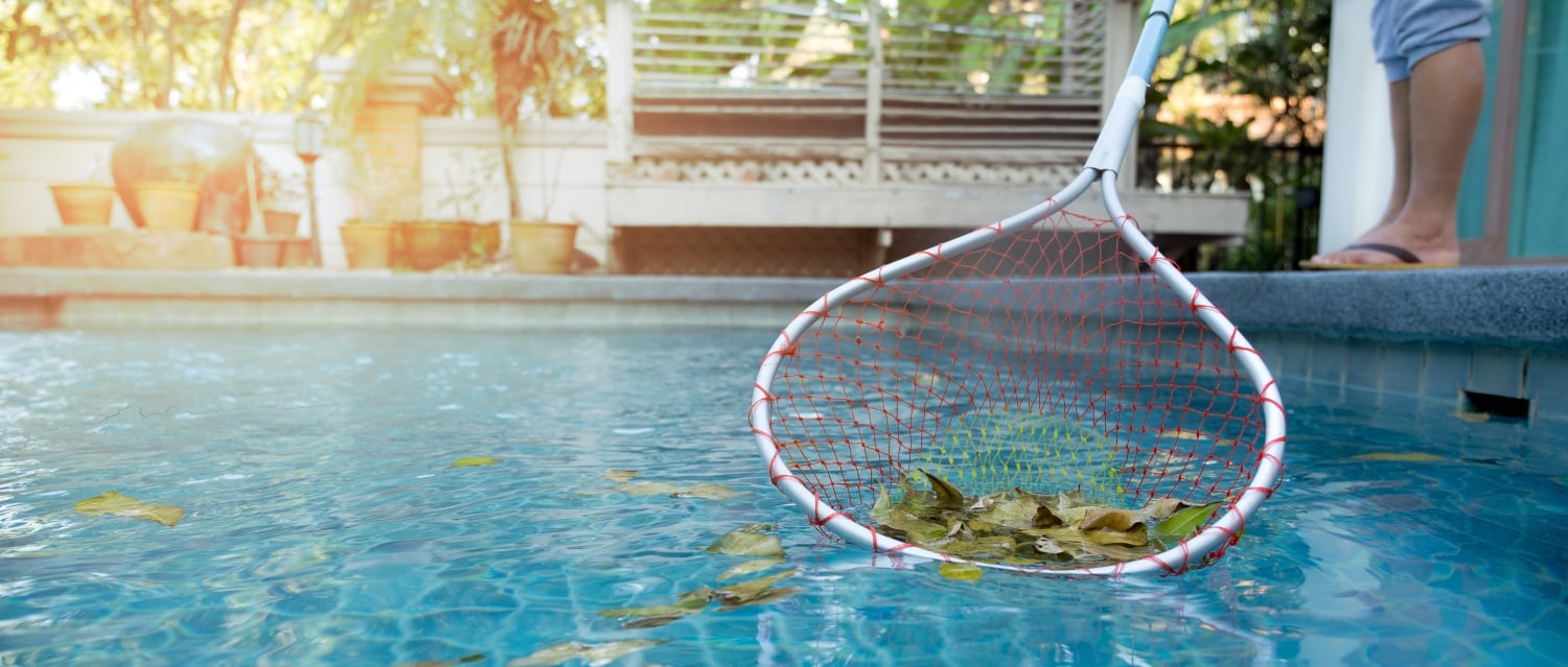 Cleaning swimming pool