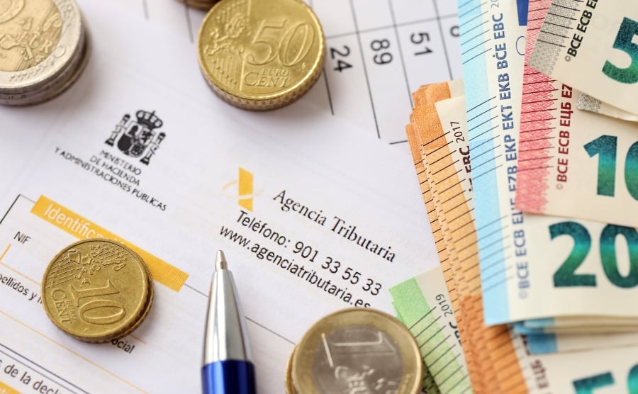 Agencia Tributaria tax form with Euros and a pen