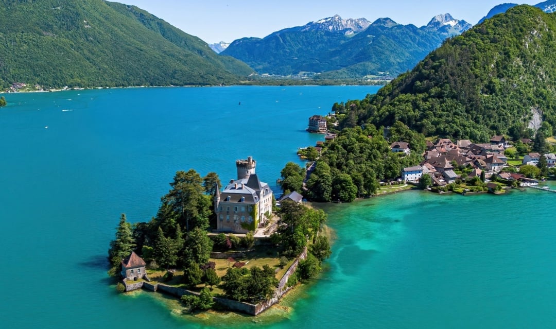 Buying property in Auvergne-Rhône-Alpes in 2025: everything you need to know