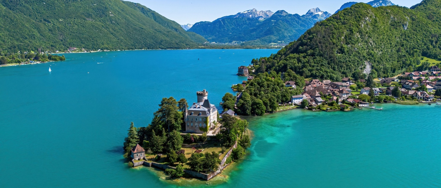 Aerial view of the Château de Duingt (Duingt Castle) on an island connecter to the shore of Lake Annecy by a causeway in Haute Savoie, Auvergne-Rhône-Alpes, France