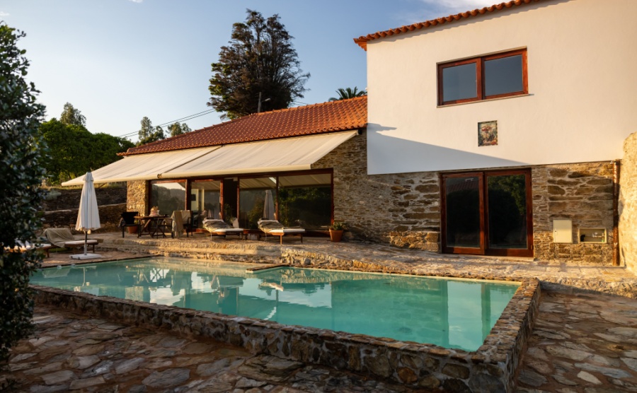 Beautiful exotic country villa on the Duoro river in Portugal with pool