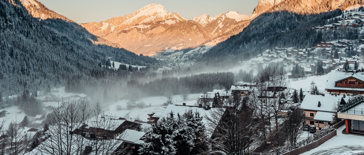 Discover the snow-capped mountains and the ski resort of Châtel in Haute-Savoie, in Winter