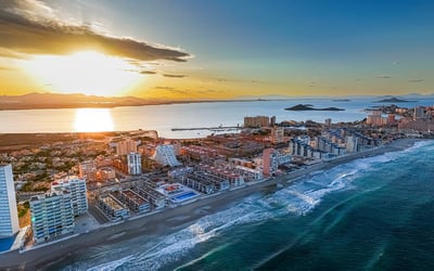 La Manga for retirees: what to expect from life by the Mar Menor