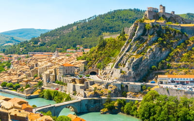 Buying property in Provence-Alpes-Côte d’Azur in 2025: everything you need to know