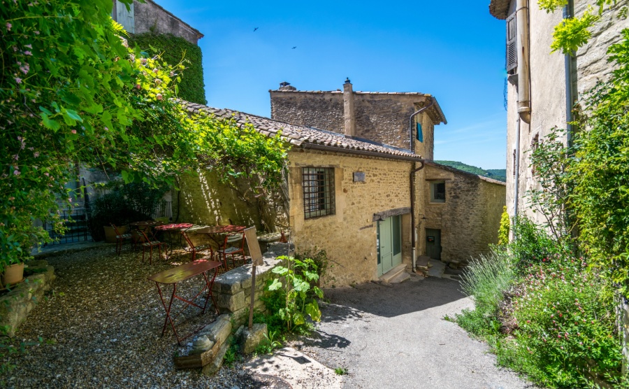 Saignon, hilltop village of the Luberon in the Vaucluse, Provence-Alpes-Côte-d'Azur, France