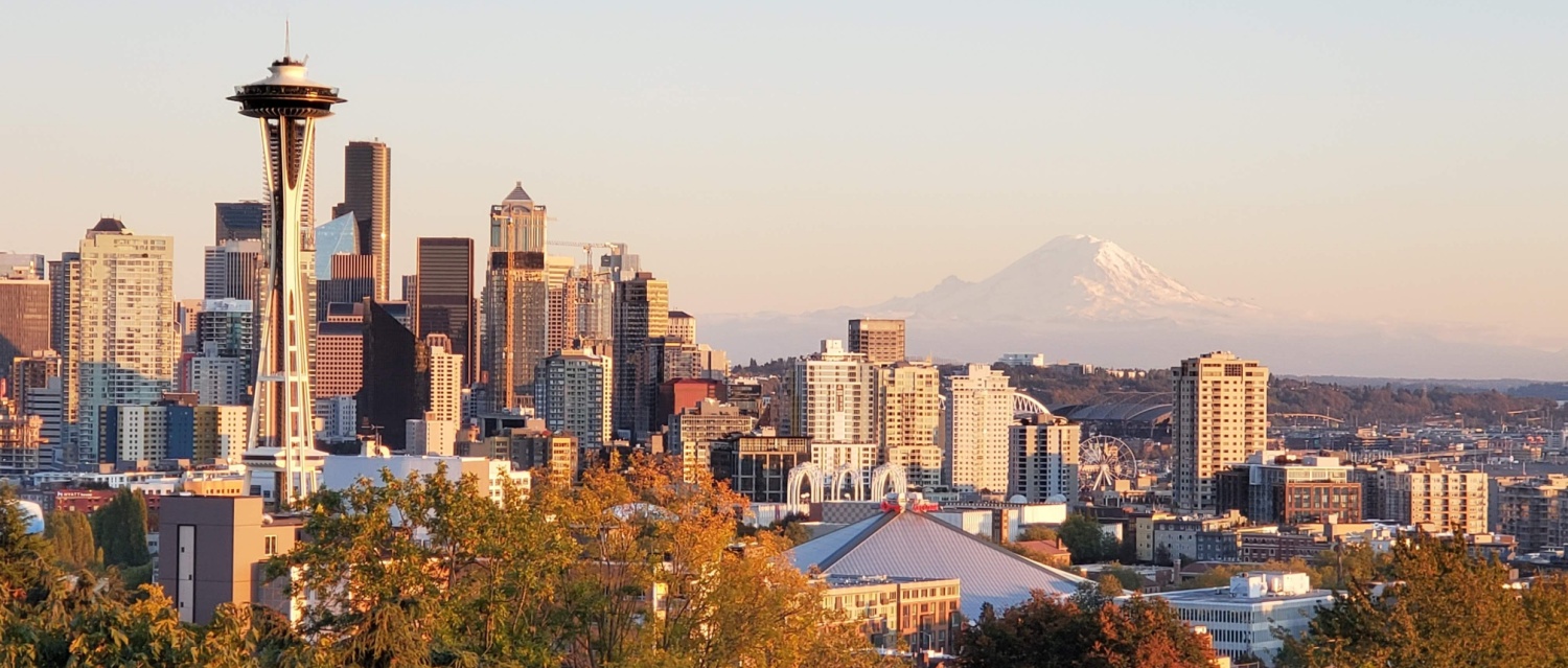 Panoramic view of downtown Seattle Washington from Kerry Park: the Space Needle, buildings and Mount Rainier on the horizon.