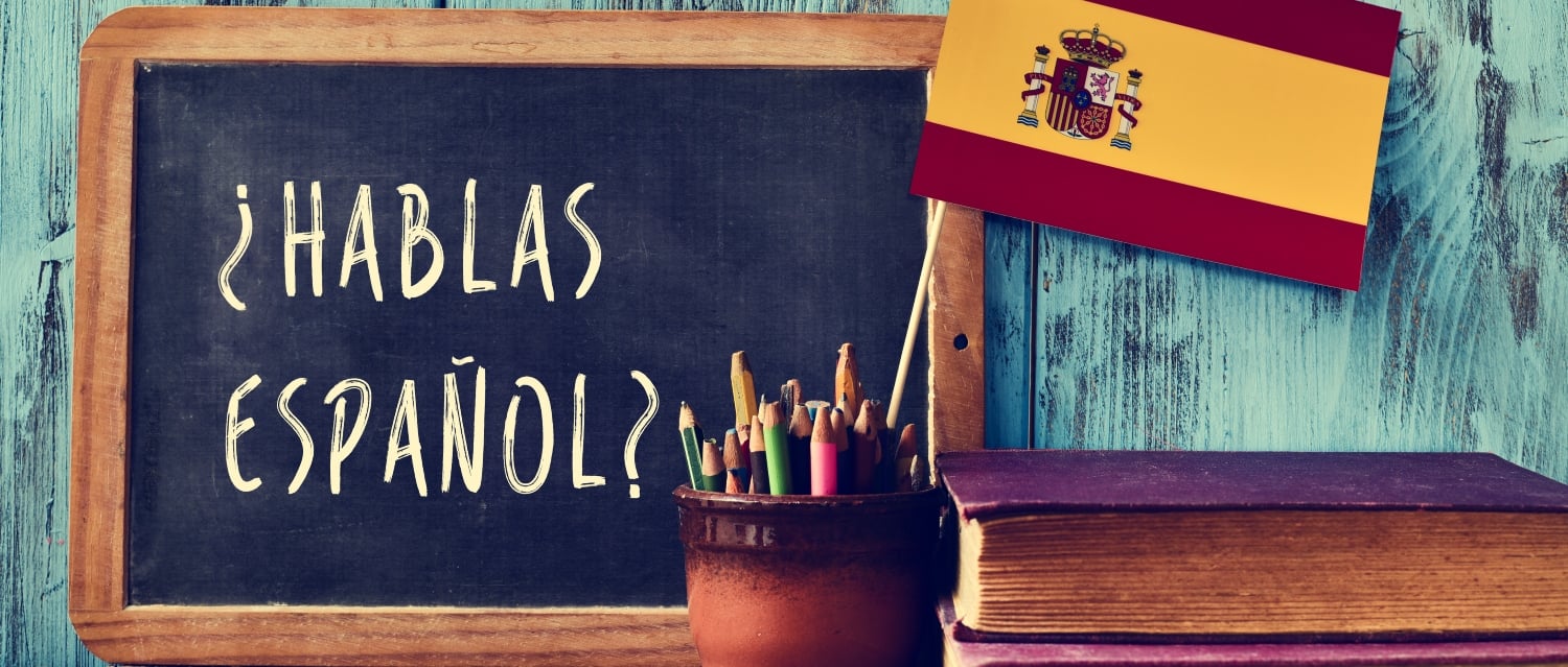 Chalkboard with the question "hablas espanol?"