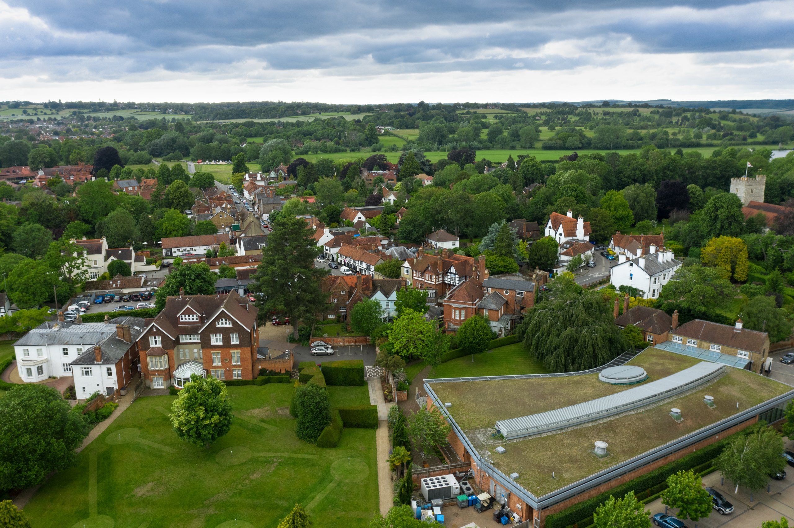 10 great places to buy less than an hour from London