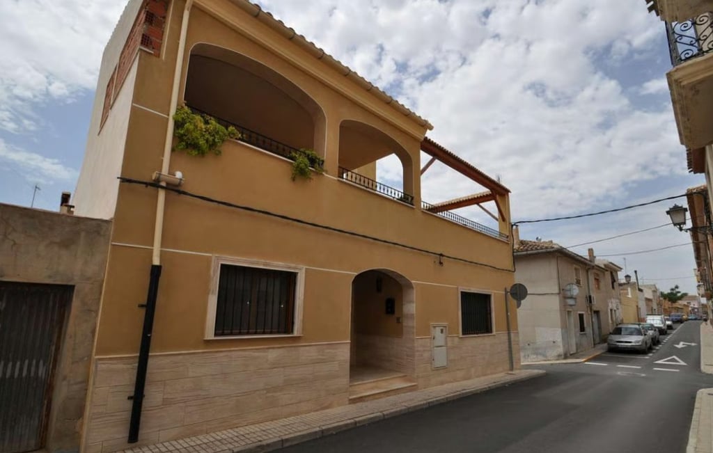 Homes in inland Costa Blanca offer a more peaceful location and traditional Spanish lifestyle than the more touristy coastal resorts