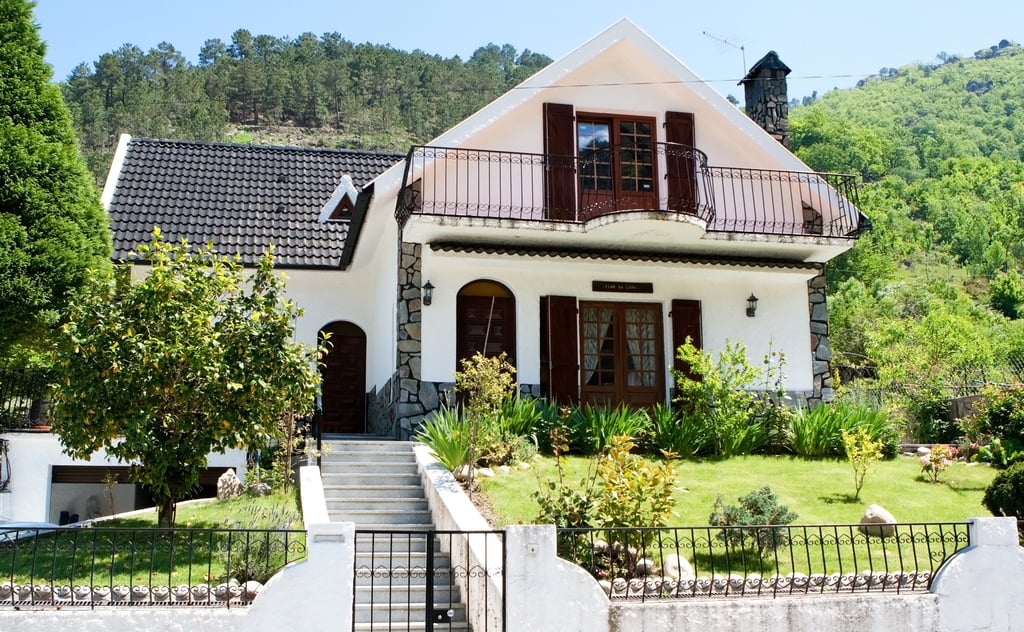 Detached three-bedroom house with small garden in Portugal