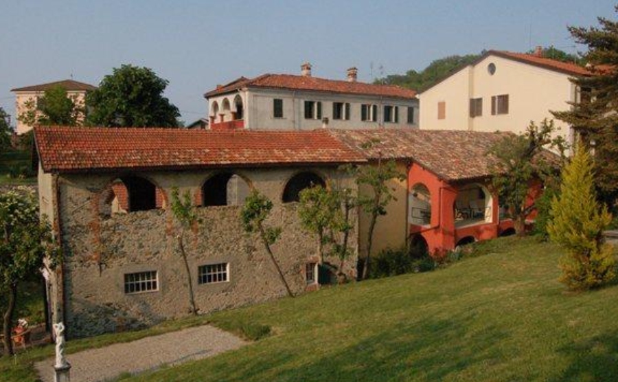 farmhouse property in Italy