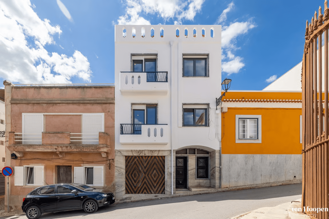 Property in Lagos in the Algarve is popular as more foreign expats choose to live there